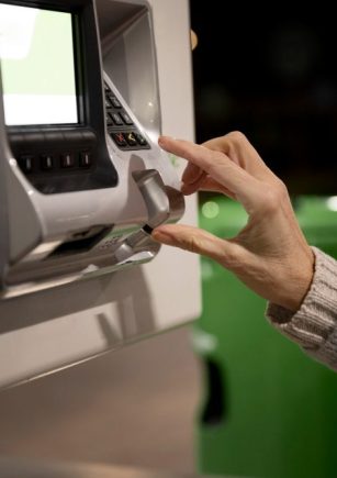 قیمت دستگاه ATM و عوامل موثر در هزینه آن