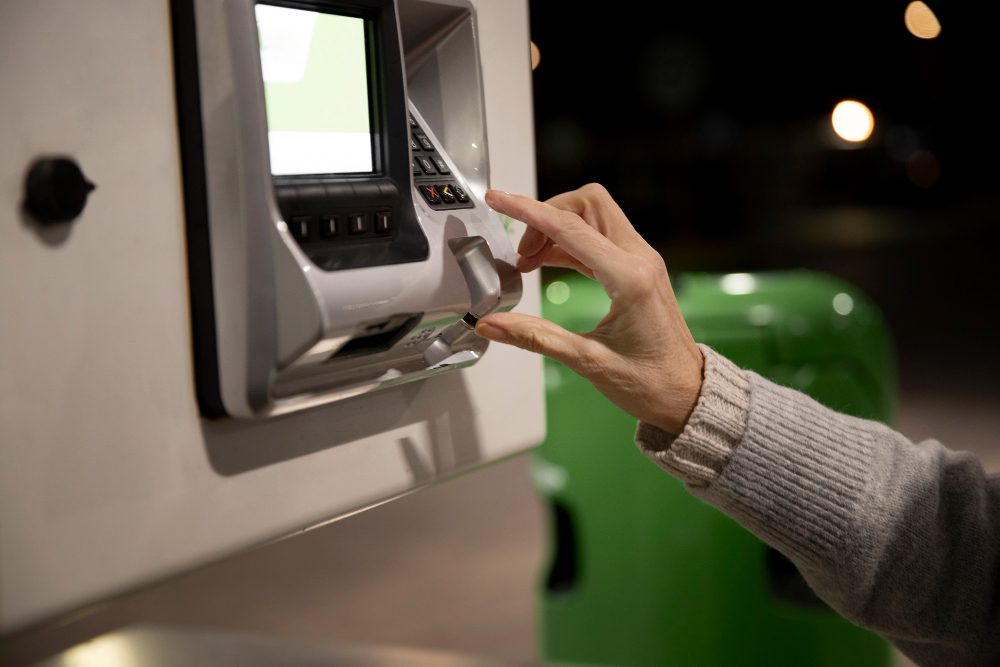قیمت دستگاه ATM و عوامل موثر در هزینه آن